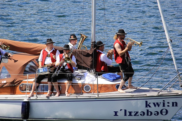 高效发挥！亚历山大半场6中5拿到17分3篮板3助攻